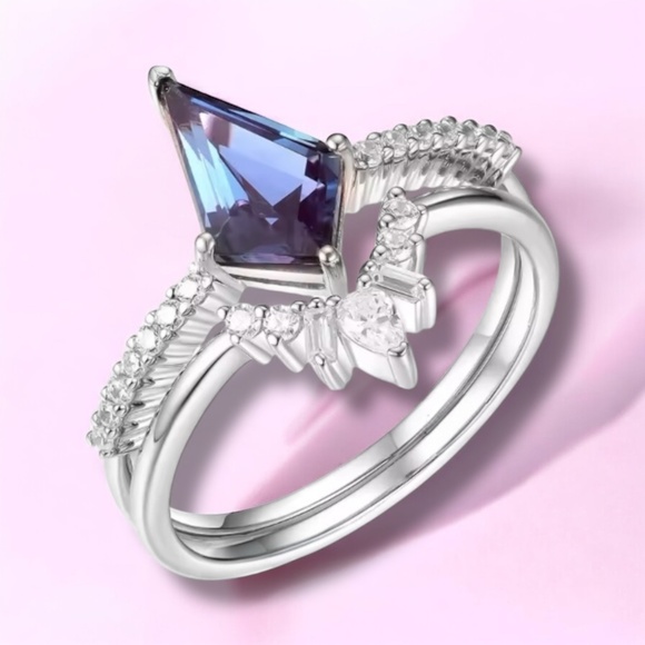 Kite Shape Alexandrite Rings Handcrafted in Sterling Silver 925 with Moissanite - Picture 3 of 11